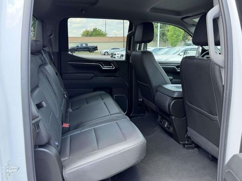 Used 2026 GMC Sierra 1500 SLT AWD/4WD image 12