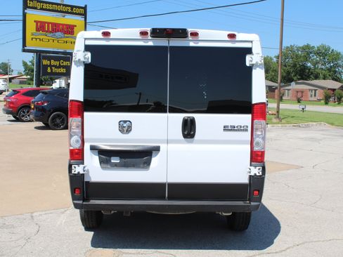 Used 2025 RAM ProMaster 2500 w/ U-Haul Equipment Group FWD image 6