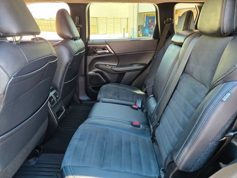 Used 2023 Mitsubishi Outlander SE FWD image 15