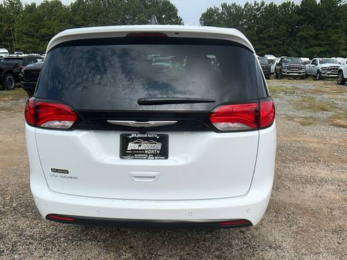 New 2026 Chrysler Voyager LX image 9