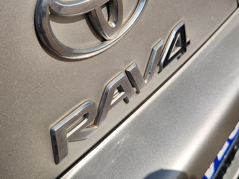 Used 2011 Toyota RAV4 Limited w/ Limited Extra Value Pkg AWD/4WD image 8