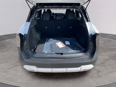 New 2026 Nissan Kicks SR w/ Cold Weather Package FWD image 18