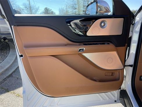 Used 2020 Lincoln Aviator Black Label Grand Touring w/ Class IV Trailer Tow Package image 16