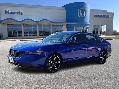 Used 2025 Honda Accord Sport image 2