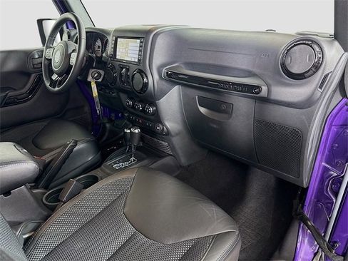 Used 2016 Jeep Wrangler Unlimited Sahara image 31