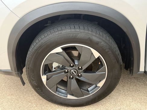 Used 2025 Nissan Rogue SV AWD/4WD image 32