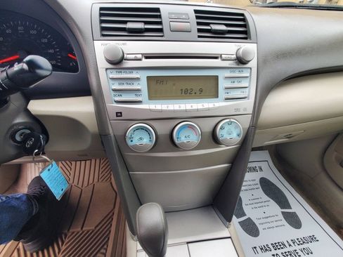 Used 2009 Toyota Camry LE FWD image 20