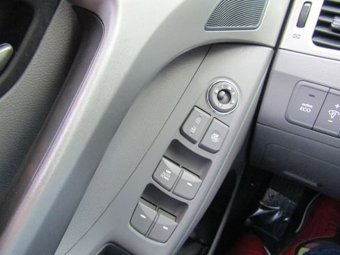 Used 2013 Hyundai Elantra GLS FWD image 27