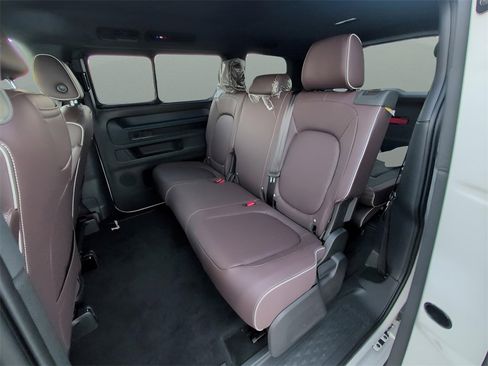 New 2025 Volkswagen ID. Buzz Pro S image 12