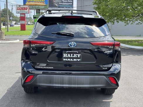 Used 2022 Toyota Highlander XLE AWD/4WD image 24