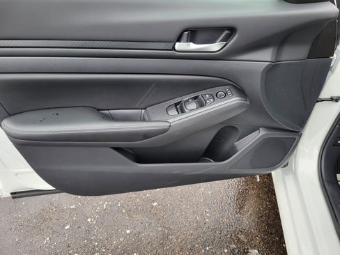 Used 2024 Nissan Altima 2.5 SV w/ SV Premium Package image 18