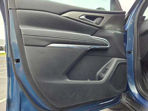 Used 2025 Chevrolet Traverse LT FWD image 15