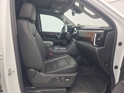 Used 2024 GMC Sierra 3500 Denali w/ Denali Reserve Package AWD/4WD image 7