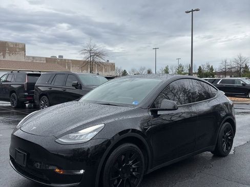 Used 2021 Tesla Model Y Long Range image 3