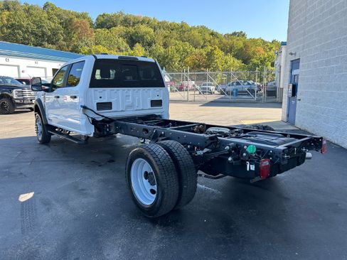 New 2026 Ford F550 4x4 Crew Cab image 9
