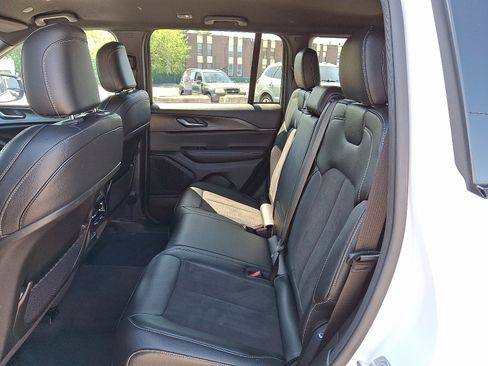 Certified 2023 Jeep Grand Cherokee Altitude image 10