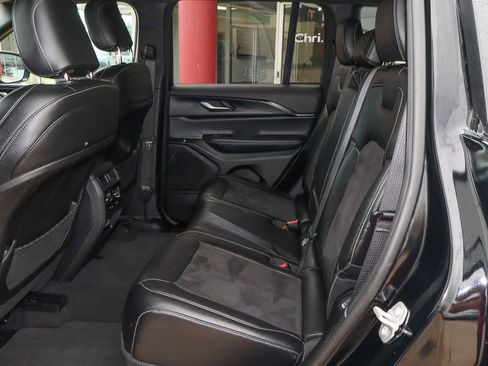 Used 2023 Jeep Grand Cherokee Altitude image 8