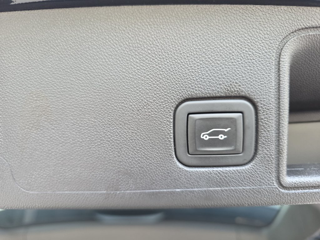 Used 2023 GMC Terrain SLT w/ Tech Package AWD/4WD image 14