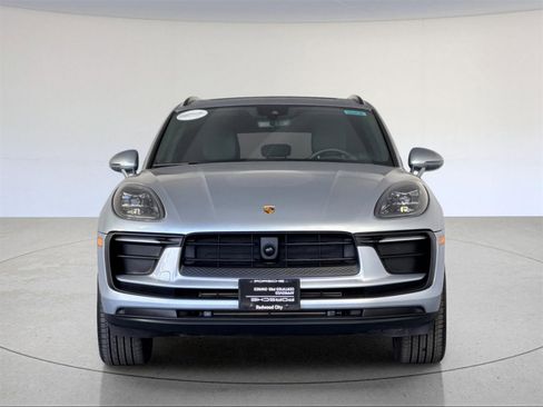 Used 2025 Porsche Macan image 11
