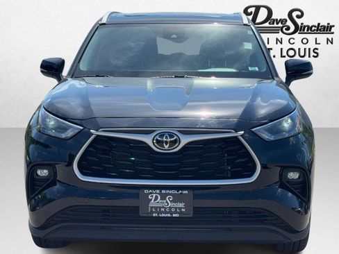 Used 2023 Toyota Highlander XLE AWD/4WD image 8