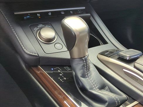 Used 2018 Lexus ES 350 w/ Luxury Package w/Wood Trim FWD image 23