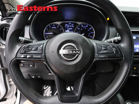 Used 2023 Nissan Kicks S FWD image 10