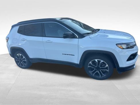Used 2023 Jeep Compass Limited image 28