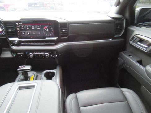 Used 2022 GMC Sierra 1500 SLT w/ SLT Premium Plus Package AWD/4WD image 18