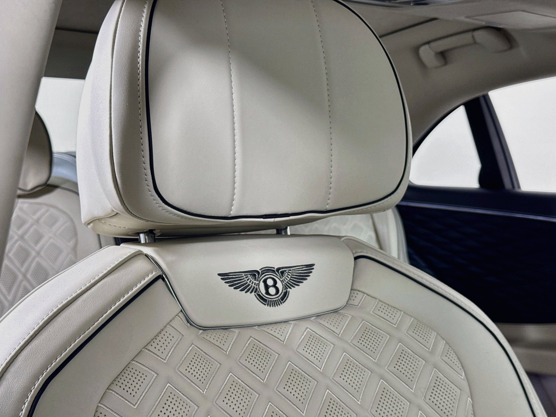 Used 2021 Bentley Flying Spur W12 AWD/4WD image 25
