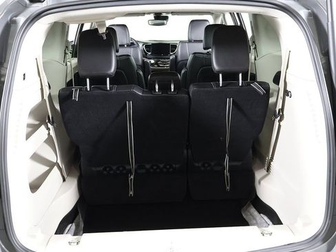 Used 2023 Chrysler Pacifica Touring-L image 20