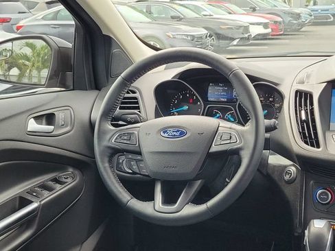 Used 2019 Ford Escape SE FWD image 3