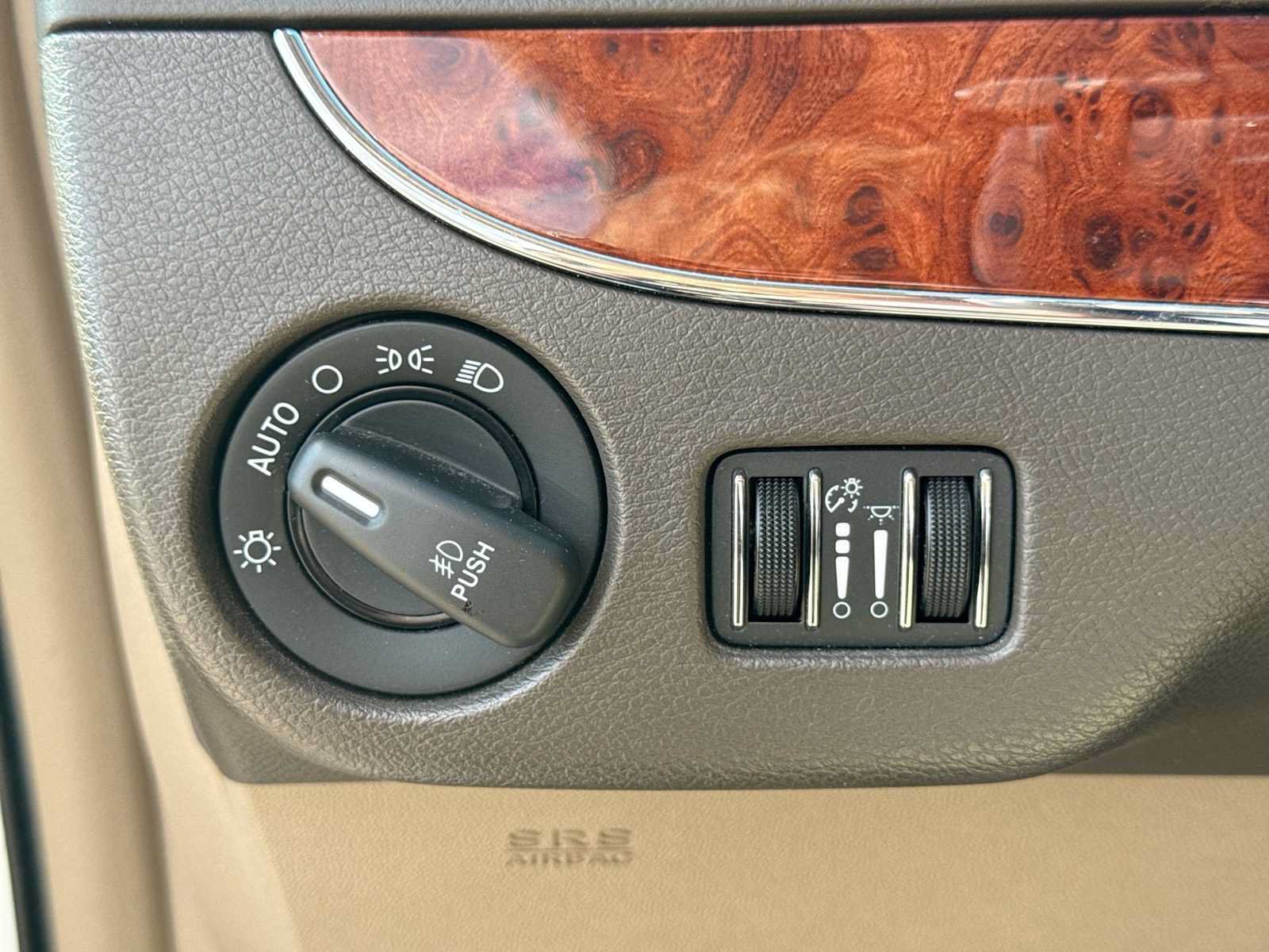 Used 2014 Chrysler Town & Country Touring-L FWD image 28