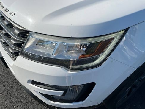 Used 2017 Ford Explorer XLT w/ Equipment Group 202A AWD/4WD image 13