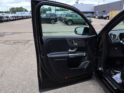 Used 2021 Mercedes-Benz GLB 250 image 26