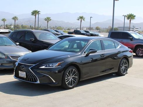 Certified 2025 Lexus ES 350 w/ Premium Package FWD image 3