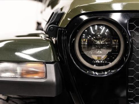 Used 2022 Jeep Gladiator Sport image 42