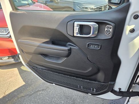 Used 2022 Jeep Gladiator Willys image 22