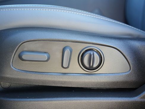 Used 2022 Buick Enclave Essence w/ Sport Touring Edition image 21