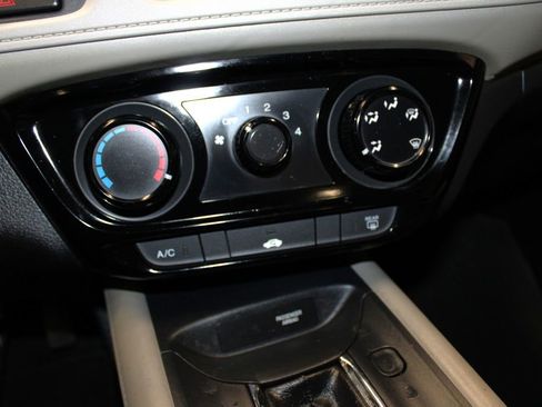 Used 2017 Honda HR-V LX image 14