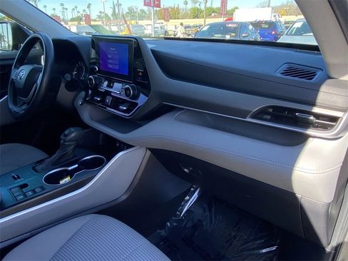 Certified 2023 Toyota Highlander L image 15