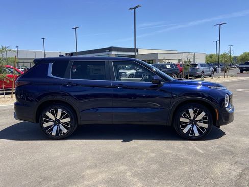 New 2026 Mitsubishi Outlander SE FWD image 2
