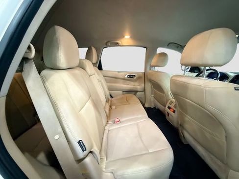 Used 2018 Nissan Pathfinder SV w/ SV Tech Package image 29