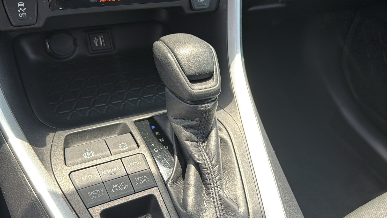 Used 2024 Toyota RAV4 XLE AWD/4WD image 17