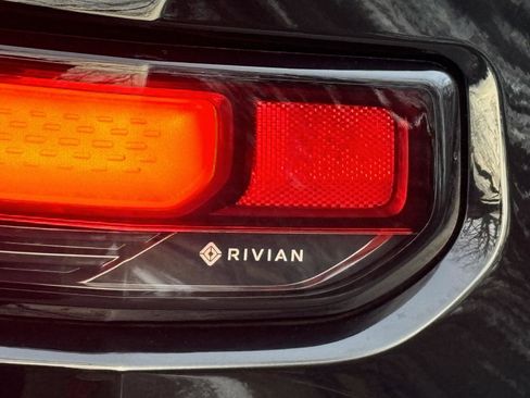 Used 2022 Rivian R1S Launch Edition image 36