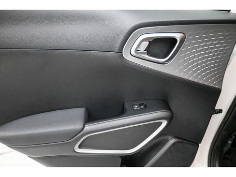 Used 2025 Kia Soul LX image 20