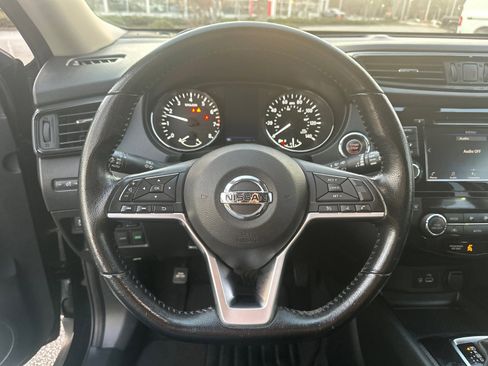 Used 2020 Nissan Rogue SV image 24