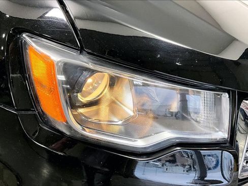 Used 2018 Jeep Grand Cherokee Limited image 25