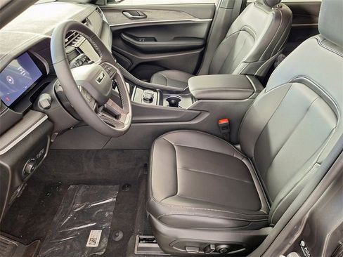 New 2025 Jeep Grand Cherokee Limited w/ Black Appearance Package image 9