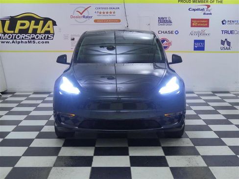 Used 2024 Tesla Model Y 2WD image 2