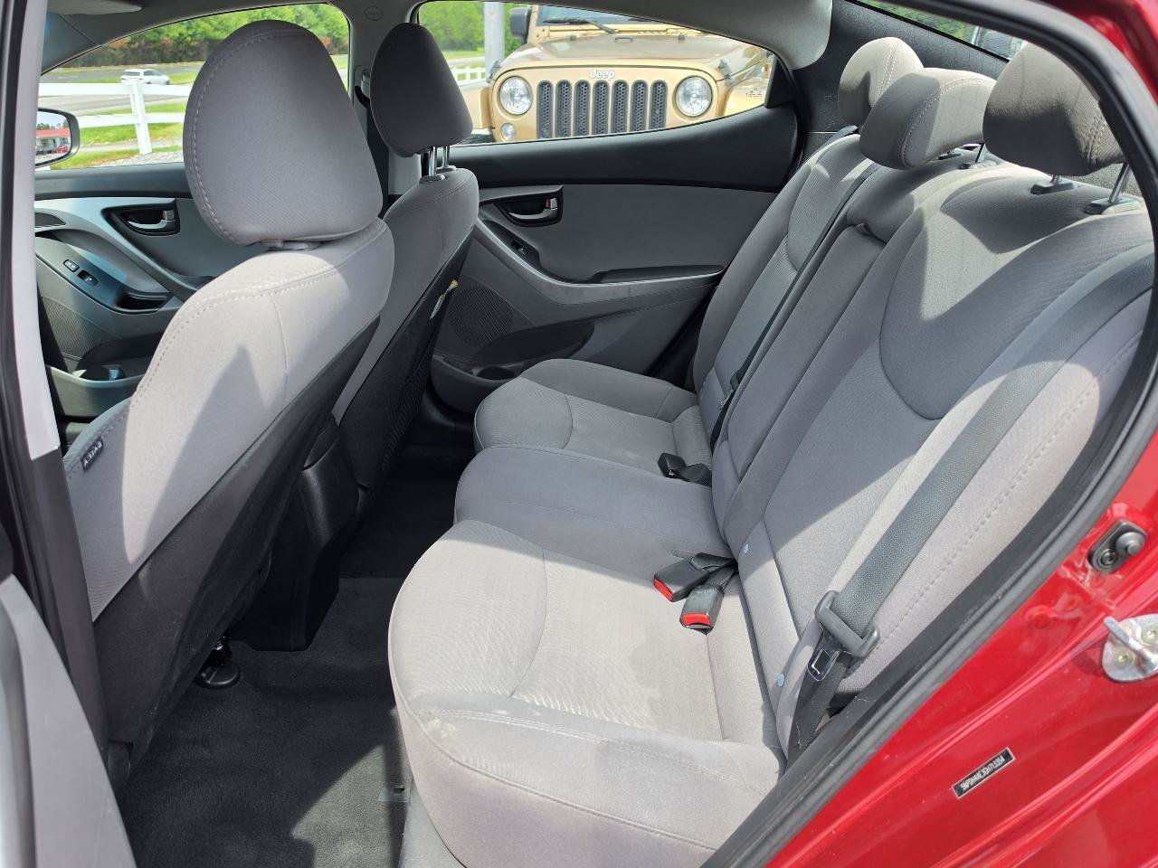 Used 2016 Hyundai Elantra SE FWD image 4